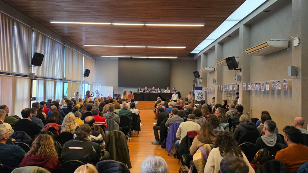 En una asamblea, la UEPC también decidió impulsar una jornada nacional de protesta para que se convoque a la paritaria nacional docente.