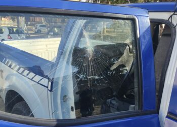 Policías lesionados y móviles dañados durante distintos operativos