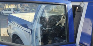 Móvil dañado durante un operativo en barrio Calera Central. Foto: Policía de Córdoba.
