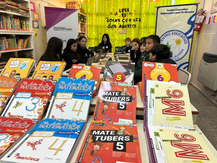 * La Provincia de Córdoba distribuye material educativo en el marco del Programa "Libros para Aprender".
