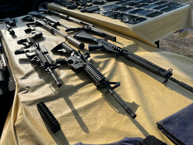 Arsenal de guerra secuestrado en el operativo. Foto: Policía de Córdoba.