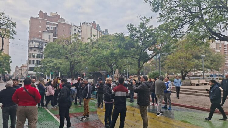 Concentración de choferes en Caseros y Cañada.