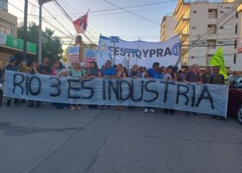 Dictan conciliación obligatoria en Petroquímica y retrotraen los 124 despidos
