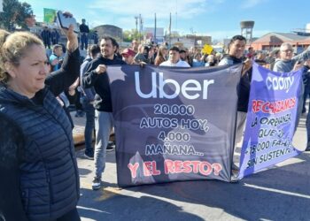 Choferes de apps protestaron frente al Concejo Deliberante