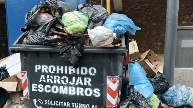 La recolección de residuos se va recuperando, pero falta para volver a la normalidad. Foto: Eduardo Aguirre (Hoy Día Córdoba).