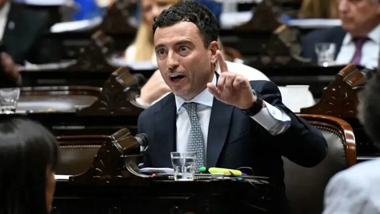 Rodrigo de Loredo criticó al Gobernador por aumentar los impuestos y tarifas “muy por encima de cualquier cálculo inflacionario”.