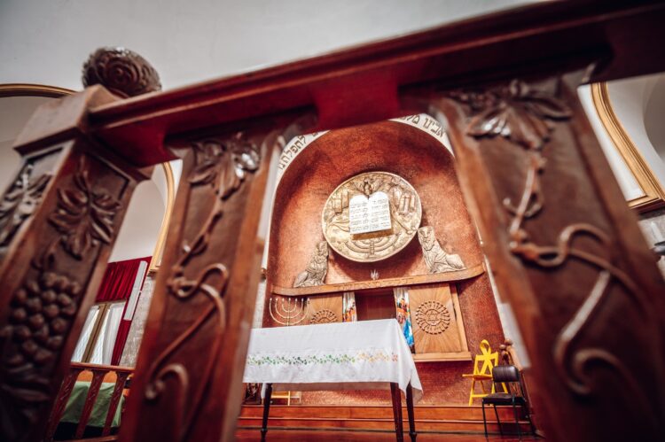 El recorrido incluye visitas guiadas por templos emblemáticos de distintas religiones.