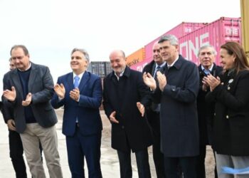 Llaryora anunció la rebaja a cero de Ingresos Brutos para empresas logísticas