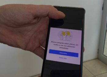 ¿Conviene comprar dólares por Mercado Pago?