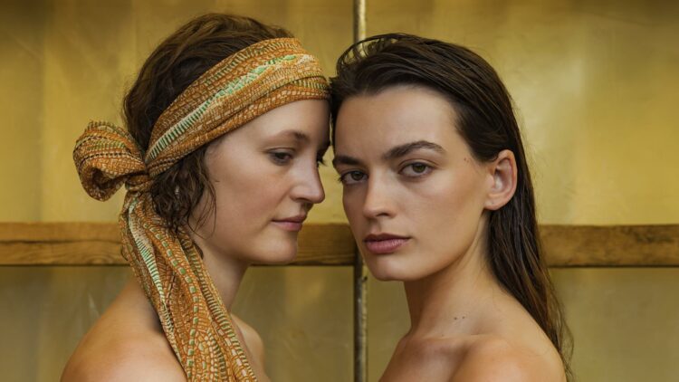 Película Hot Milk protagonizada por Fiona Shaw y Emma Mackey.