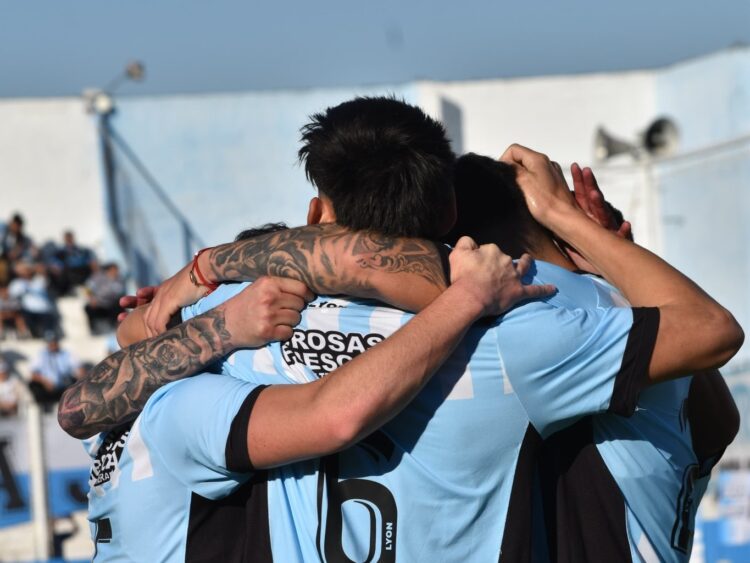Racing volvió al triunfo en casa