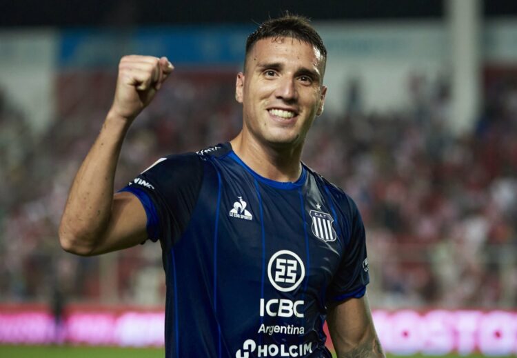 Benavídez, cerca de Athletico Paranaense