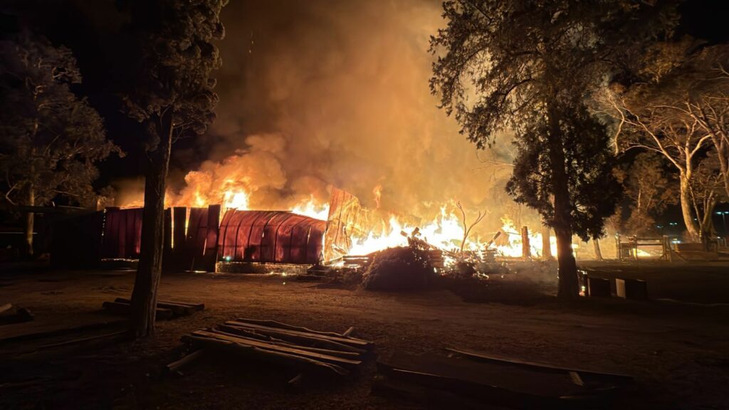 El incendio en Villa del Prado fue contenido y habilitan la ruta 5