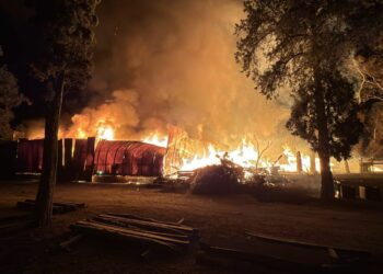 El incendio en Villa del Prado fue contenido y habilitan la ruta 5