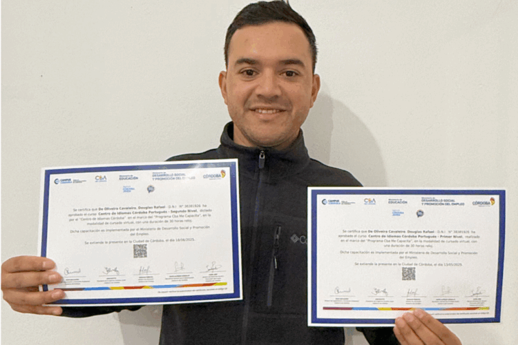 La historia de Douglas de Oliveira Cavaleiro, quien cursó los niveles 1 y 2 de portugués y hoy lo aplica en su trabajo y su vida familiar.