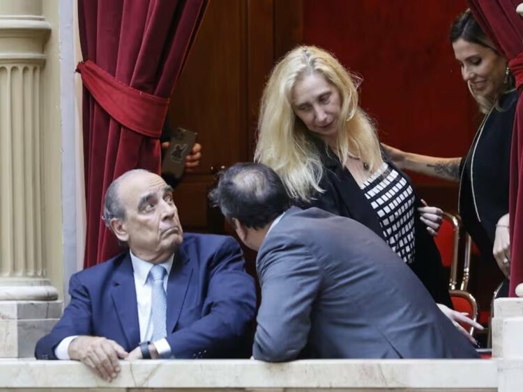 La oposición llevará mañana al plenario de comisiones el escándalo de presuntas coimas en ANDIS; el Gobierno aún no definió si sus funcionarios asistirán para dar explicaciones.