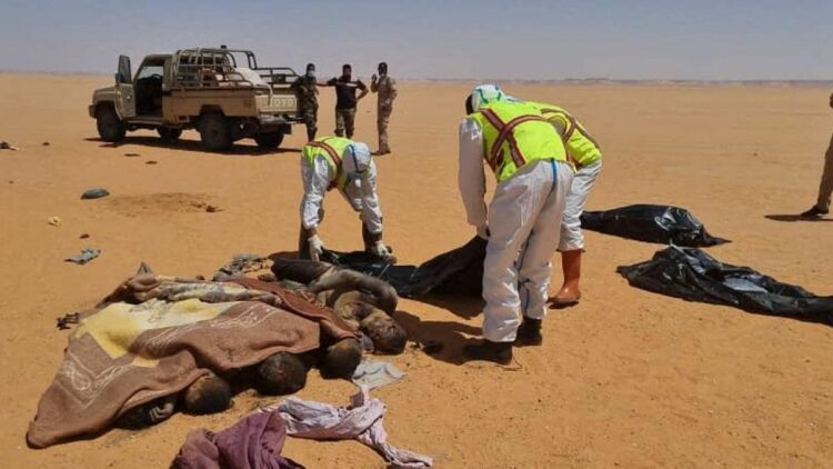 Al menos 20 migrantes mueren y decenas desaparecen en naufragio frente a las costas de Yemen.