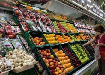 Frutas y verduras lideraron los aumentos en julio, la canasta básica subió menos del 1%