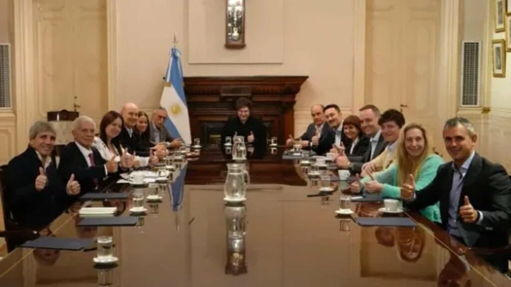 Milei debatió Homo Argentum con su Gabinete antes del cierre de listas