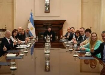 Milei debatió Homo Argentum con su Gabinete antes del cierre de listas