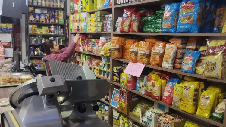 Advierten que la pérdida del poder adquisitivo limita severamente el acceso a alimentos básicos