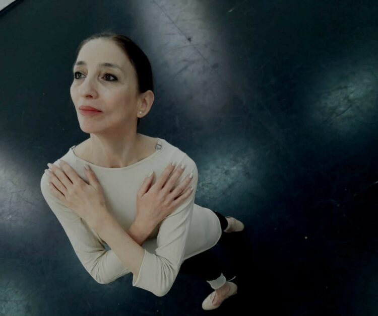 La interpretación está a cargo de la bailarina villamariense Alejandra Sanzini.