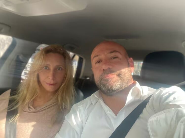 Diego Spagnuolo, con Karina Milei, durante la campaña presidencial de 2023.