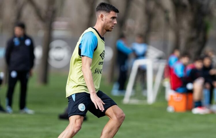 El lateral izquierdo ex Independiente Adrián Spörle ingresaría por Troilo.