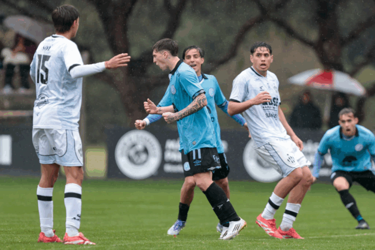 El Celeste se hizo fuerte de local.