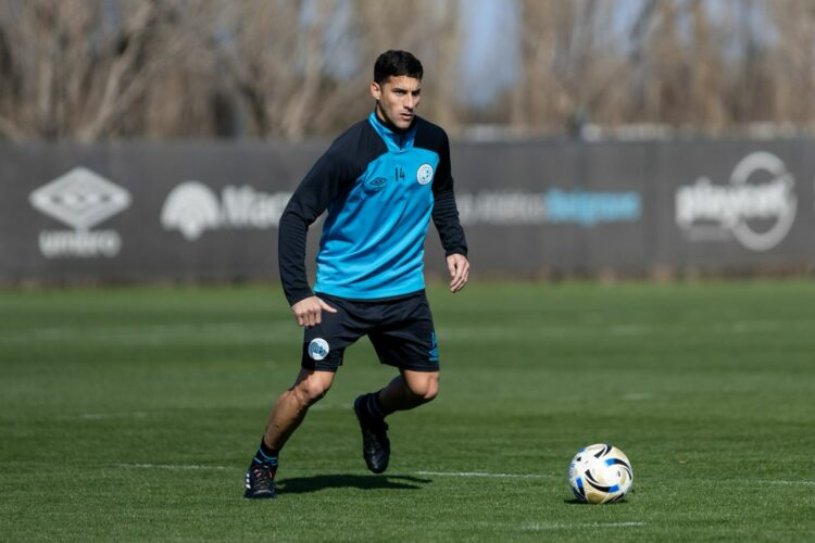 Leonardo Morales completó los 90 minutos en el triunfo ante el Taladro.