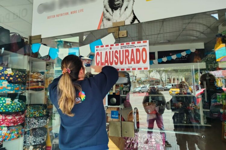 Clausuras en forrajerías y veterinarias.