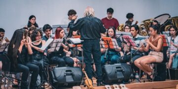 Música en el teatro comedia por el aniversario de la academia Nihoul Música en el teatro comedia por el aniversario de la academia Nihoul