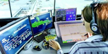 Controladores aéreos anuncian paros escalonados desde el viernes próximo Controladores aéreos anuncian paros escalonados desde el viernes próximo