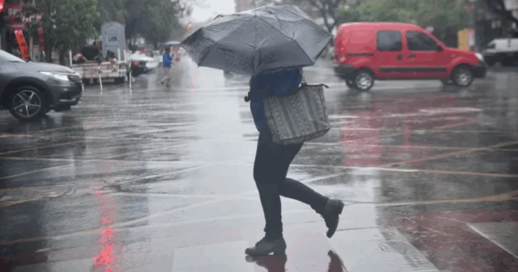 Cortes en la Costanera de Córdoba por acumulación de agua tras las lluvias