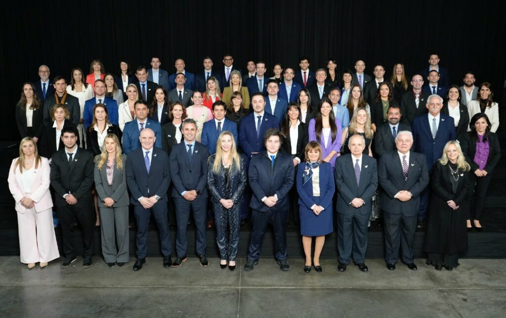 De cara a los comicios, la foto de Milei junto a sus candidatos