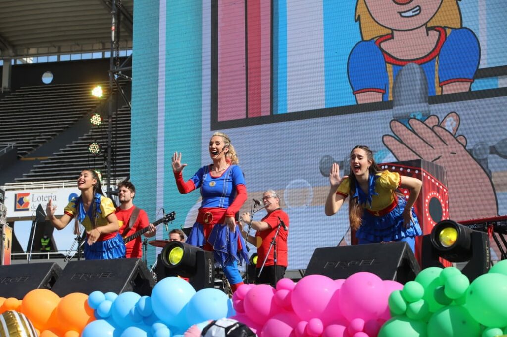 El Kempes celebra el Día de las Infancias con regalos, música y atención