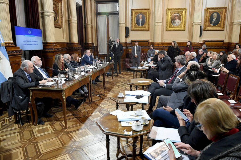 El bloque peronista busca dictaminar hoy los proyectos de universidades y el Garrahan