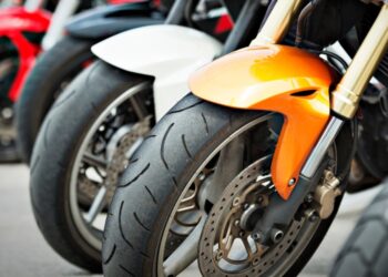 Elevan a juicio a cinco policías por el robo de motos en un Depósito Judicial