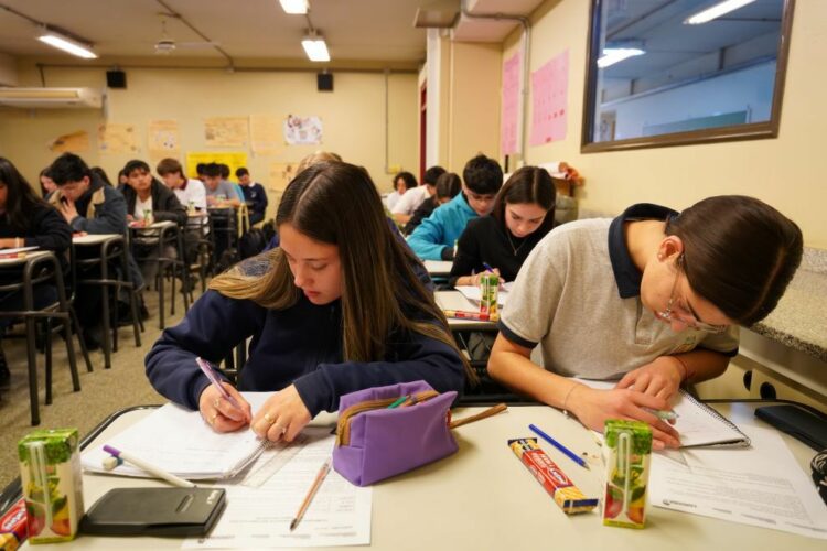 En este ciclo lectivo, se anotaron 33.240 estudiantes de primaria y 30.432 de secundaria en la instancia escolar.