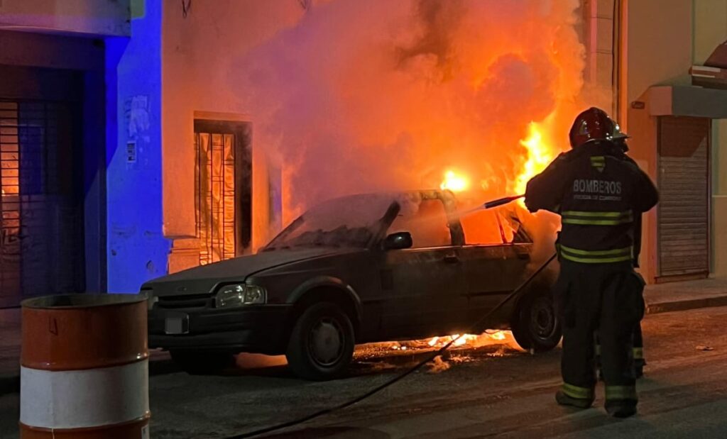 Fue detenido por incendiar vehículos en la vía pública
