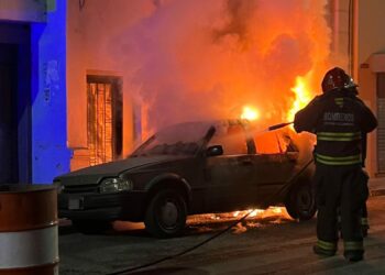 Fue detenido por incendiar vehículos en la vía pública