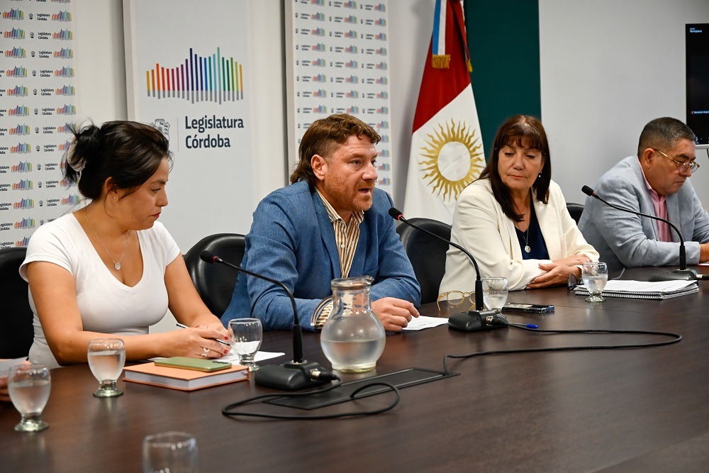 Critican por “estigmatizante” al proyecto de ley que busca prohibir a limpiavidrios