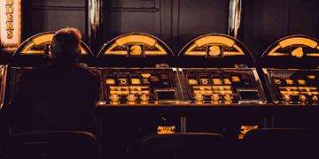 El auge de las tragamonedas móviles: por qué los jugadores lo apuestan todo Las máquinas tragamonedas se mudaron al móvil.