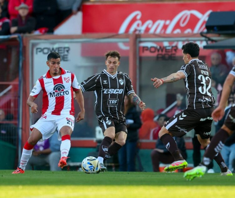 En el último cotejo, la Gloria igualó 1-1 ante el "Calamar".