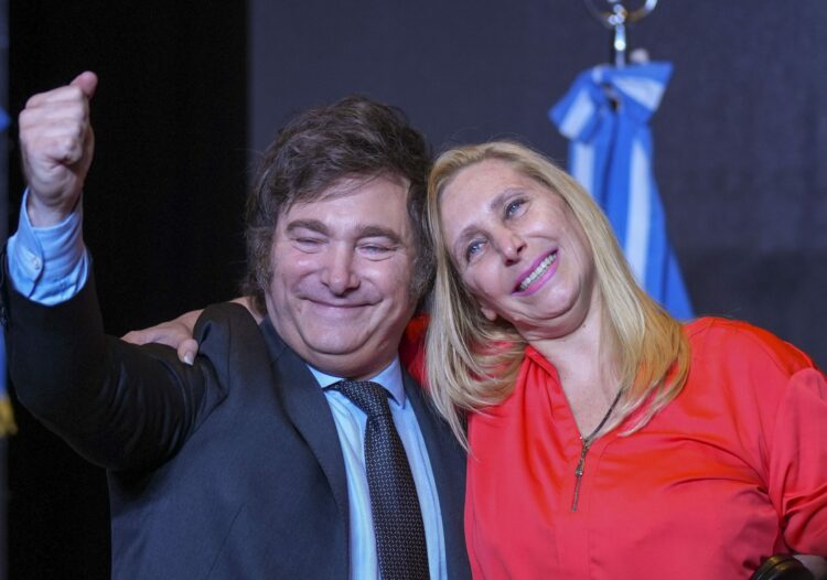 El presidente Javier Milei y la secretaria general de la Presidencia, Karina Milei