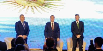 Llaryora en el Foro Internacional Automotriz de Córdoba: Sin industria, Argentina se condena a un futuro gris Llaryora en el Foro Internacional Automotriz de Córdoba: Sin industria, Argentina se condena a un futuro gris