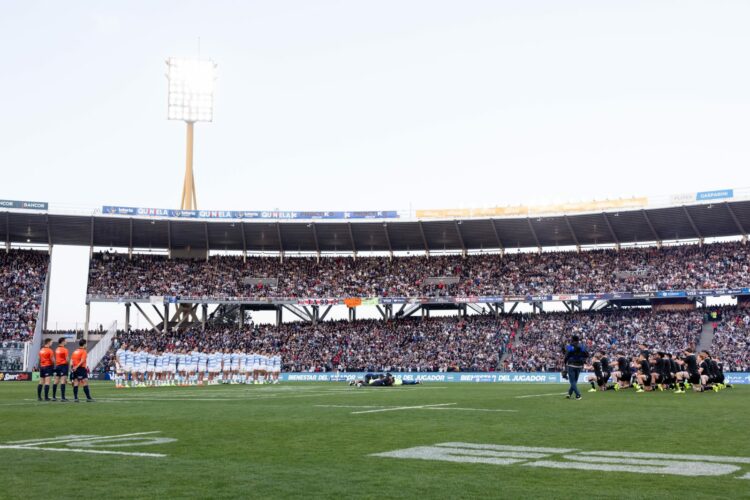 En el partido disputado en el Kempes, Los Pumas no pudieron contener el poderío de la selección maorí.