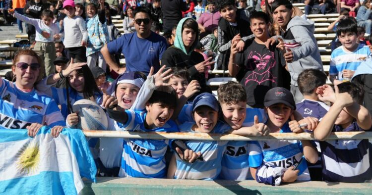 Más de 10 mil personas asistieron al entrenamiento abierto de Los Pumas en el Kempes