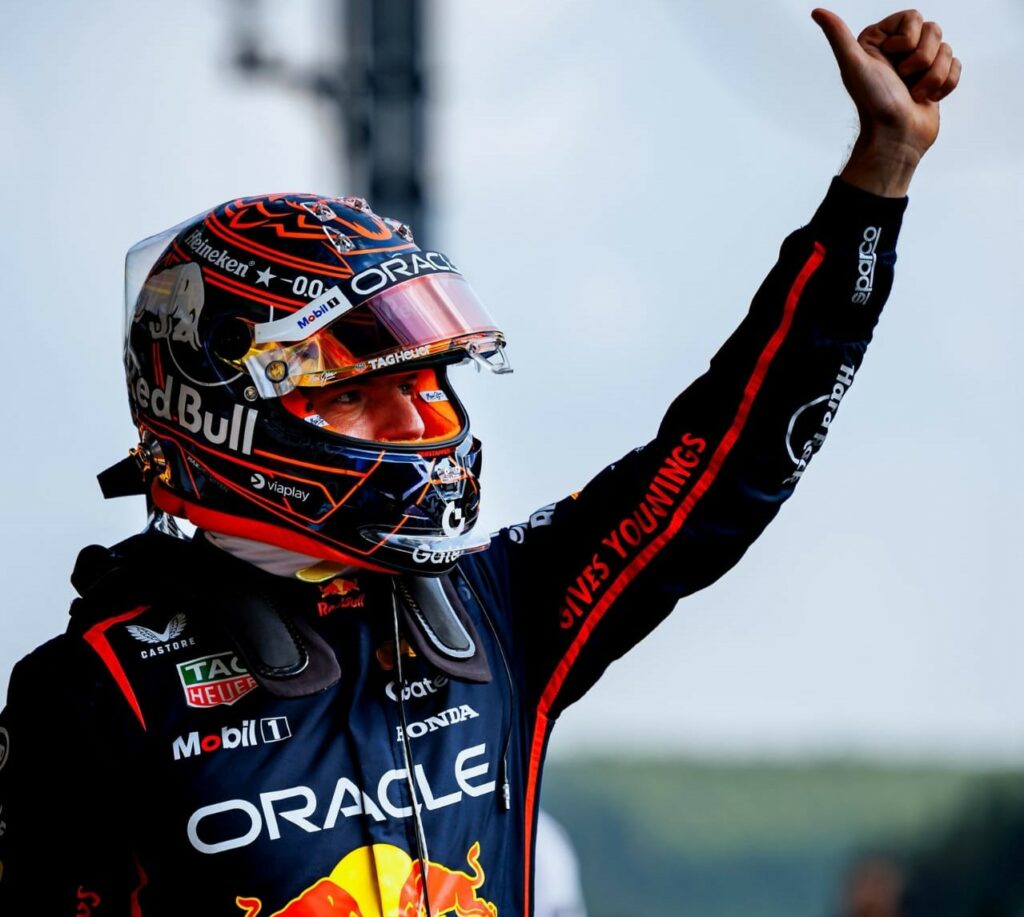 Max Verstappen alejó los rumores y seguirá en Red Bull