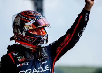 Max Verstappen alejó los rumores y seguirá en Red Bull